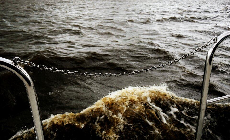 Ship head waters