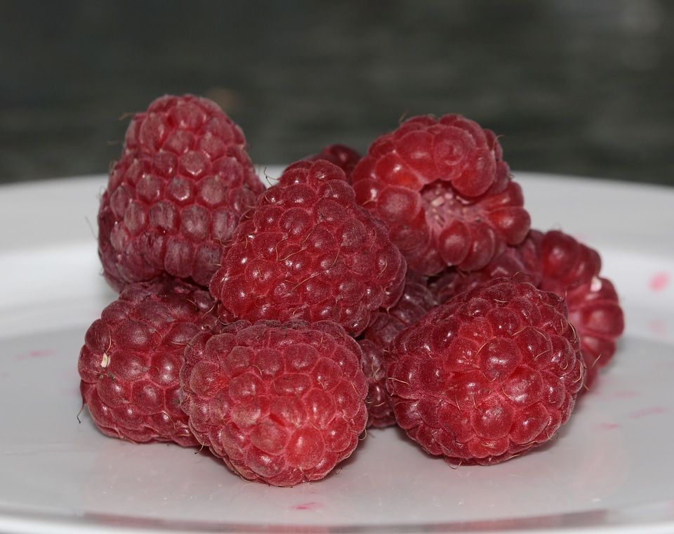 Red fruit sweet