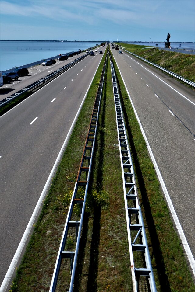 Guard rail traffic management artificial