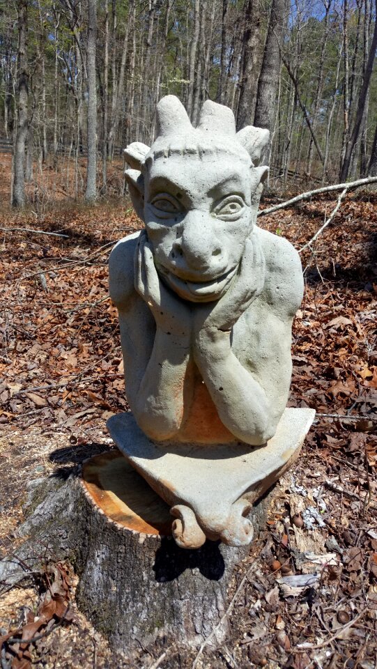 Yard statue gargoyle statue