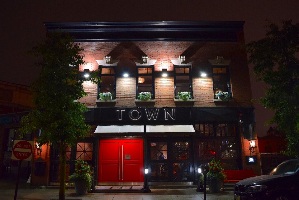 Building architecture bar