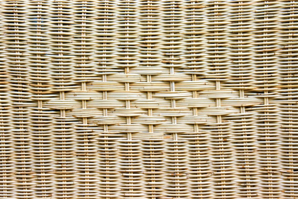 Woven knot structure