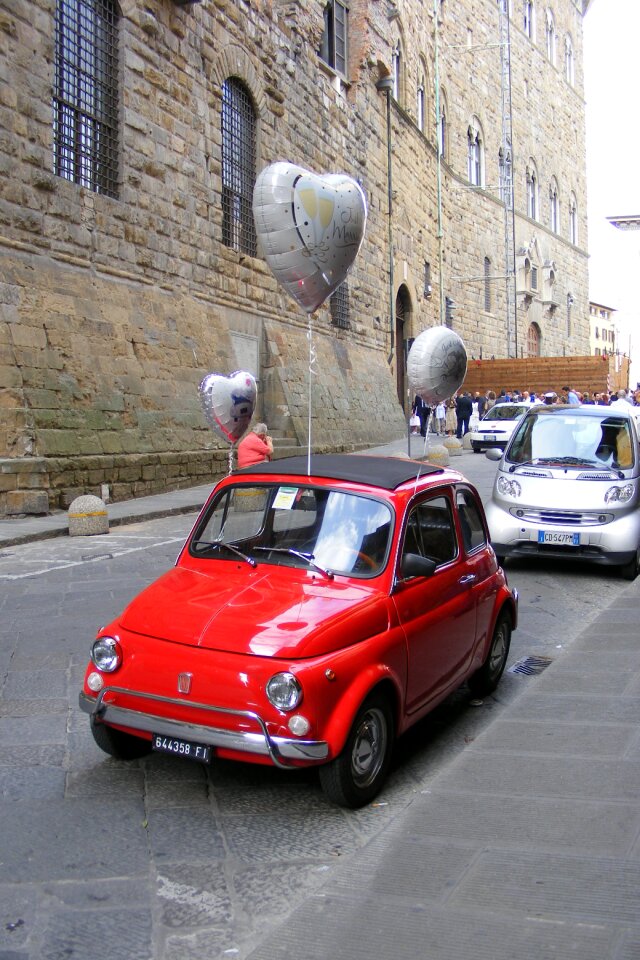 Red car love balloons