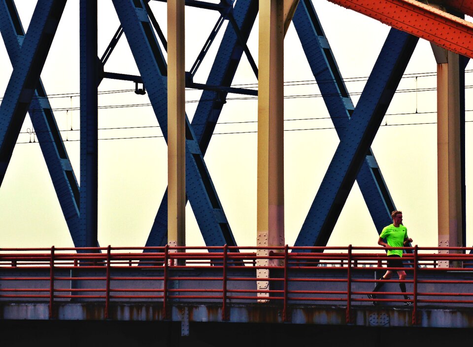 Runner bridge crosses