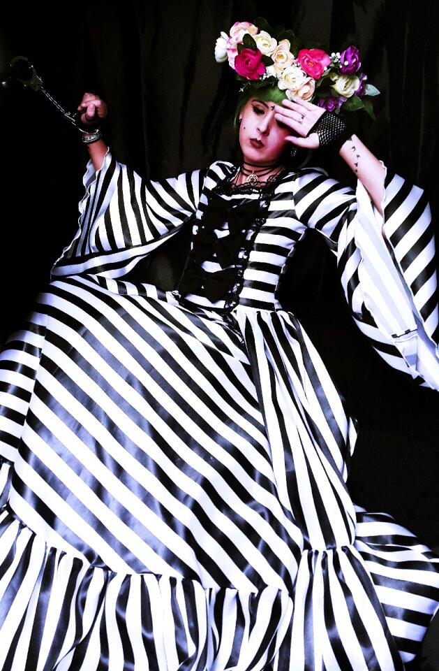 Dress striped prisioner woman alternative