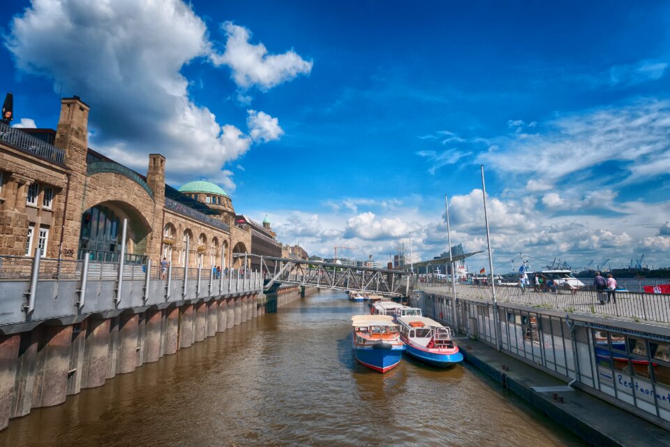 Hamburg landungsbrücken elbe hanseatic city