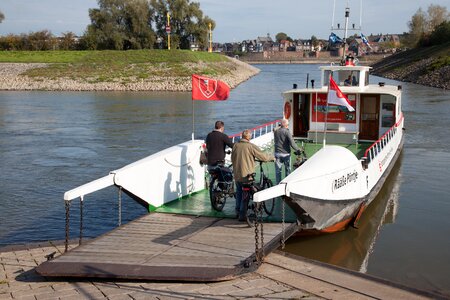 Water ship to transport photo