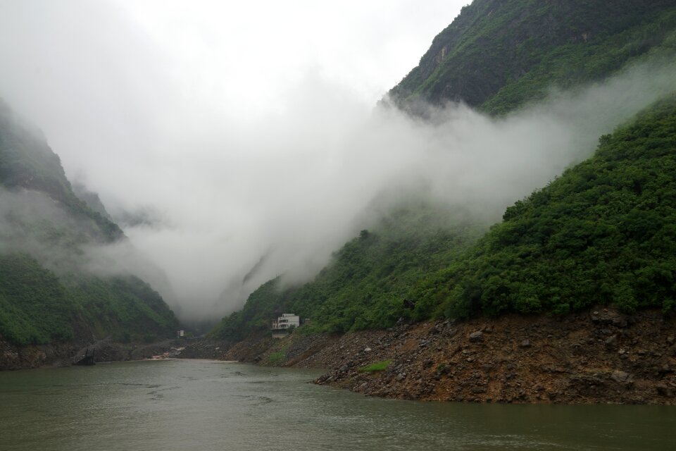 Three gorges dam house