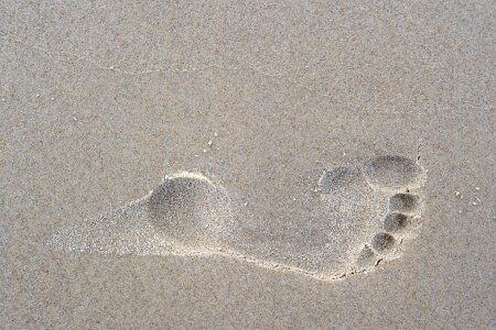 Toes sand track