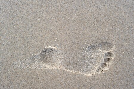 Toes sand track photo