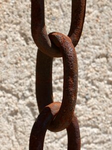 Oxide links in the chain union