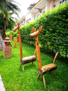 Yi a children's playground bench