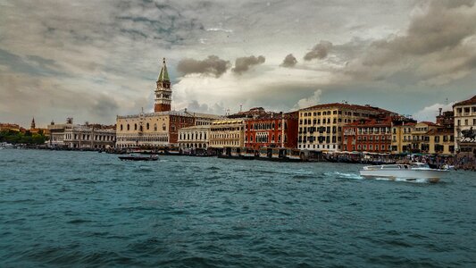 Venezia houses boats