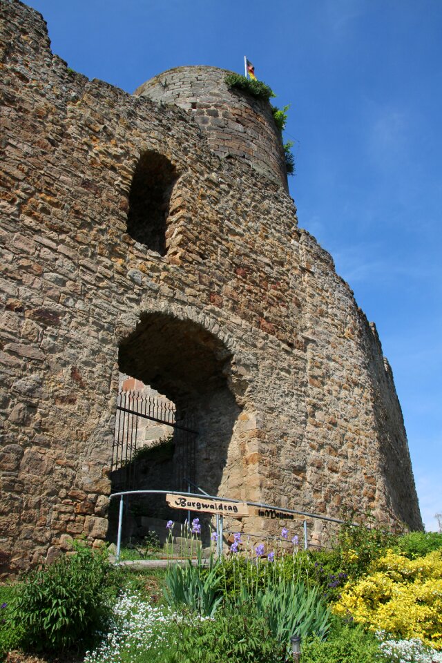 Romanesque wall destination
