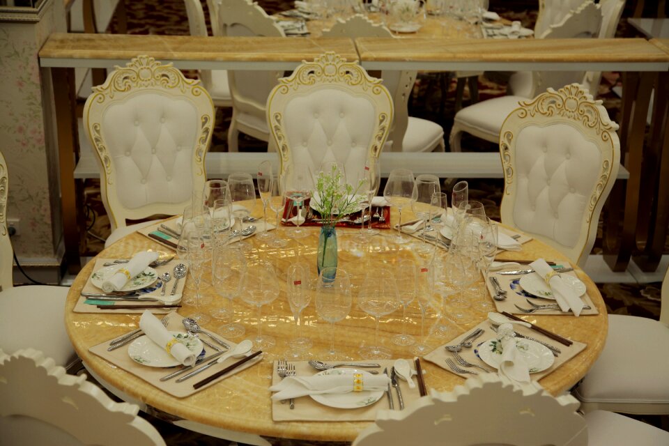 Tableware roundtable continental