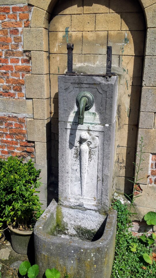 Faith belgium pump