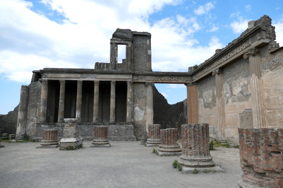 Antiquity columnar places of interest