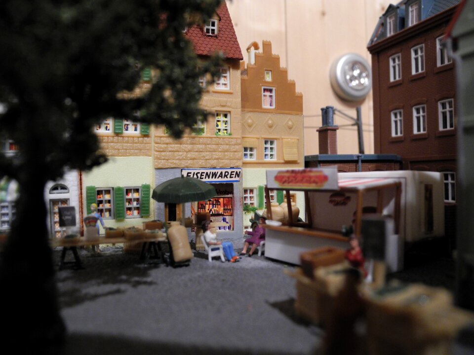 Marketplace model train toys