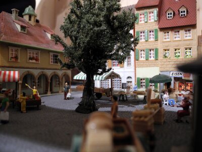 Marketplace scale h0 model train