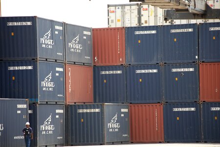 Port stacked load