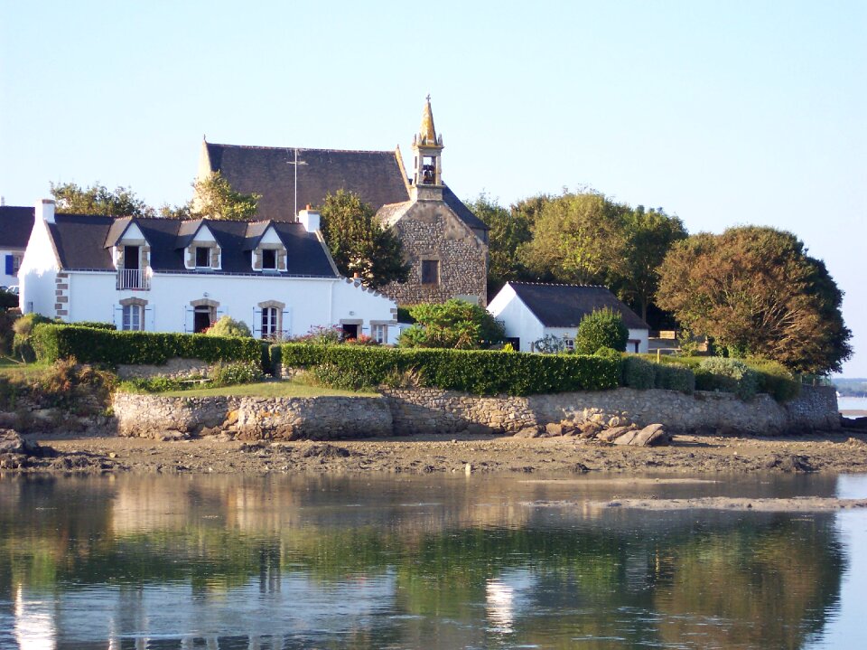 Saint-cado chapel houses