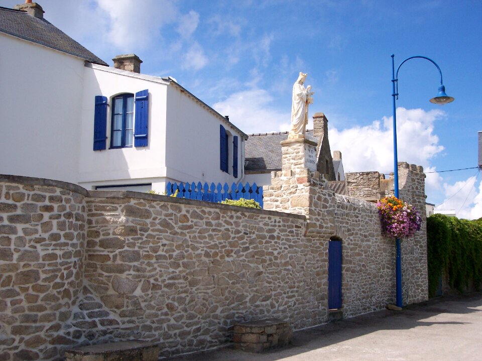 Statue notre-dame-des-flots sea