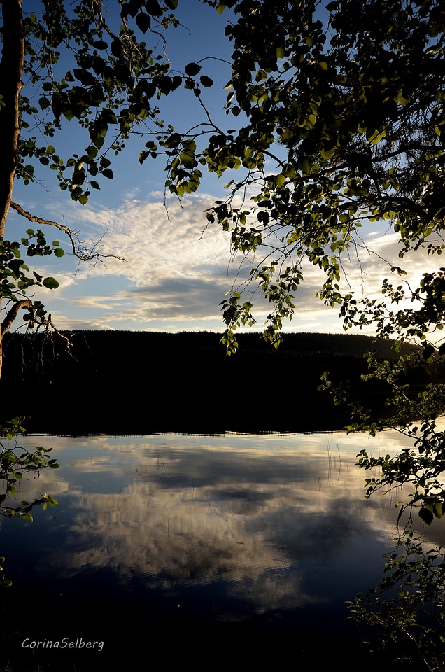 Water mirroring lake