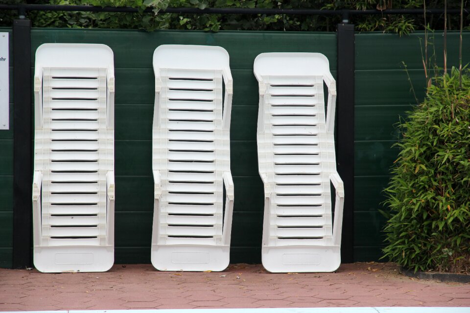 Sun bed white repetition