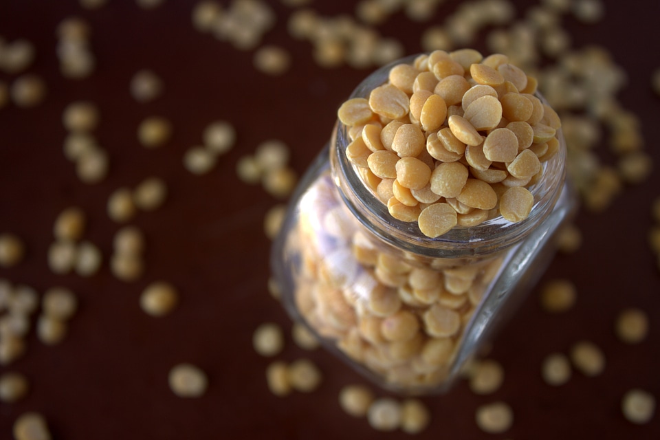 Legume pulses dehusked