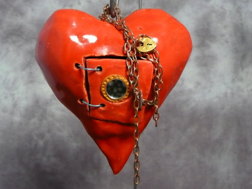 Valentine sculpture gray heart