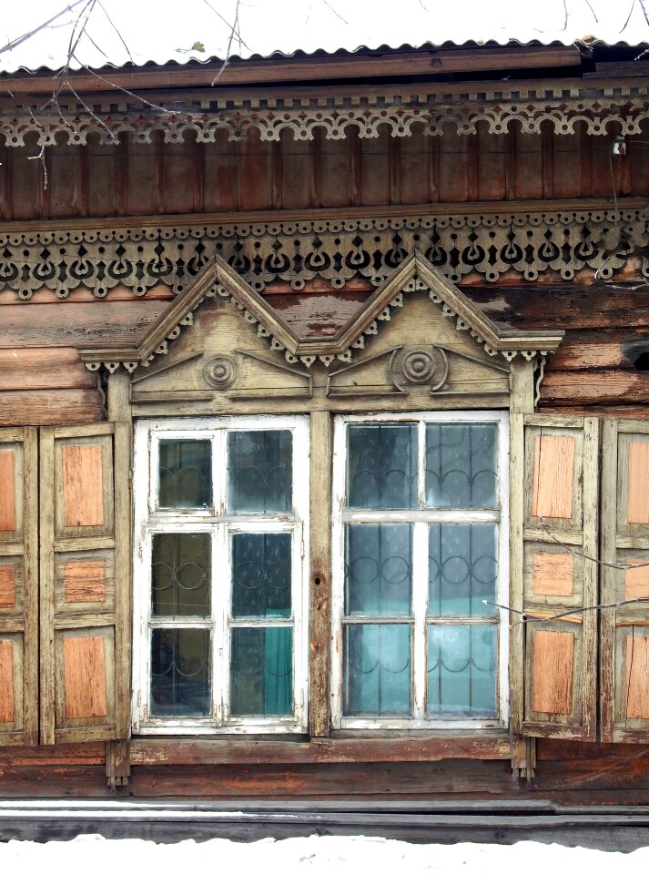 Frame trims old house