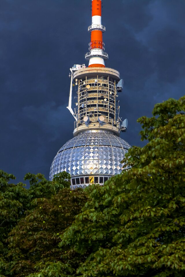 Building tv tower gewitterstimmung