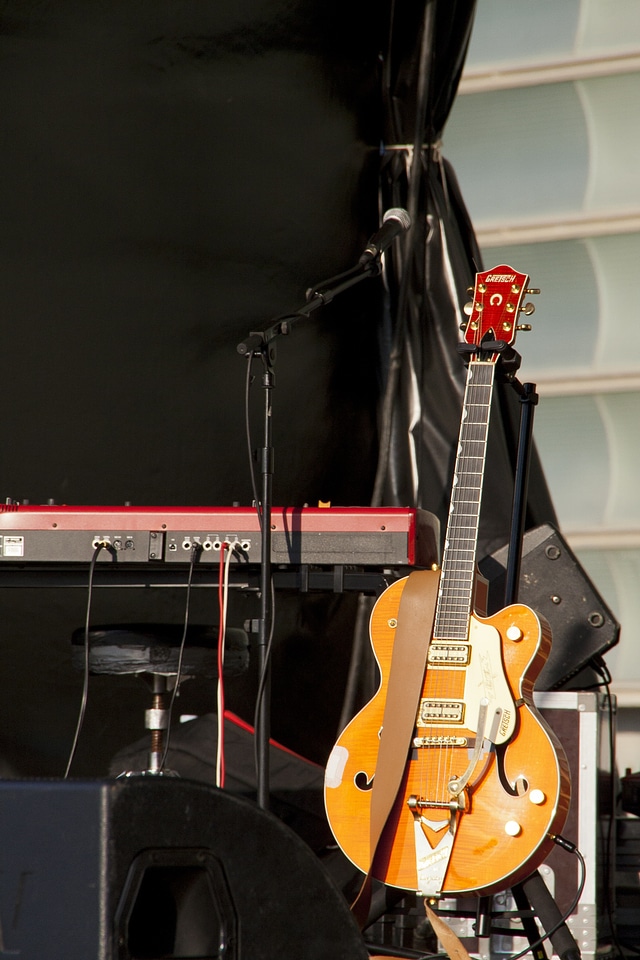 Stringed strings music