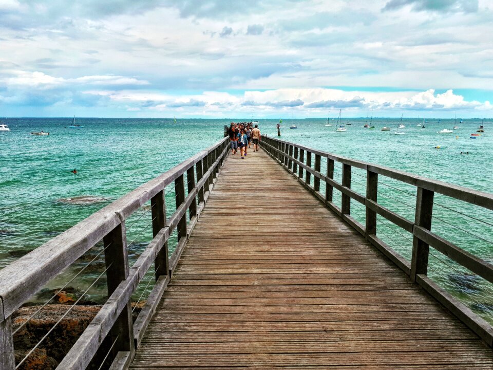 Pontoon blue cloud