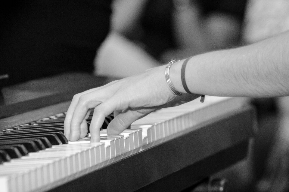 Pianist hands emotions
