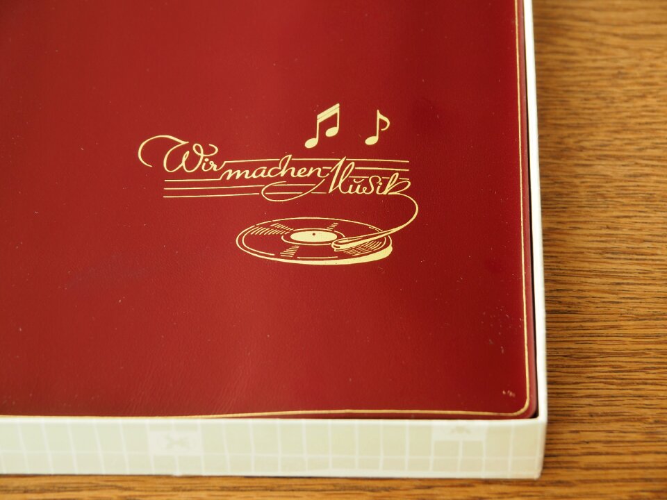 Music turntable tinge