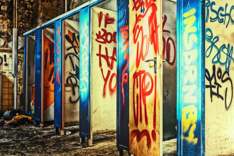 Loo graffiti dilapidated