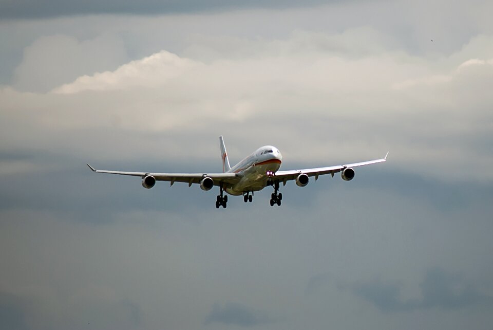 Schiphol runway fly