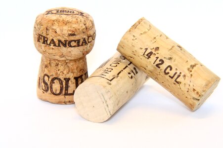 Bubbles cork wine