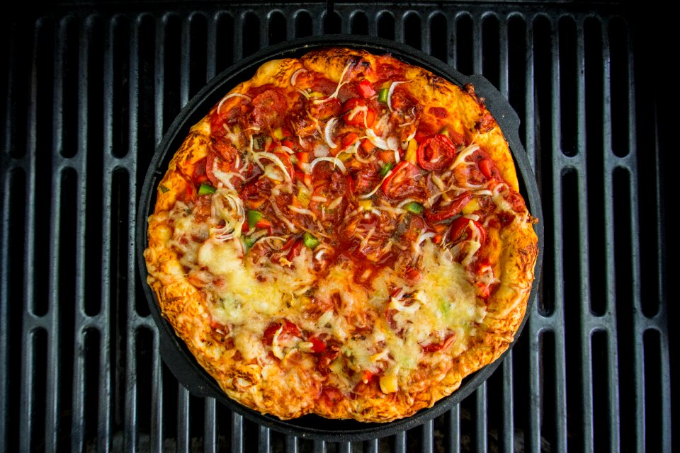Barbecue dutch oven scalloped