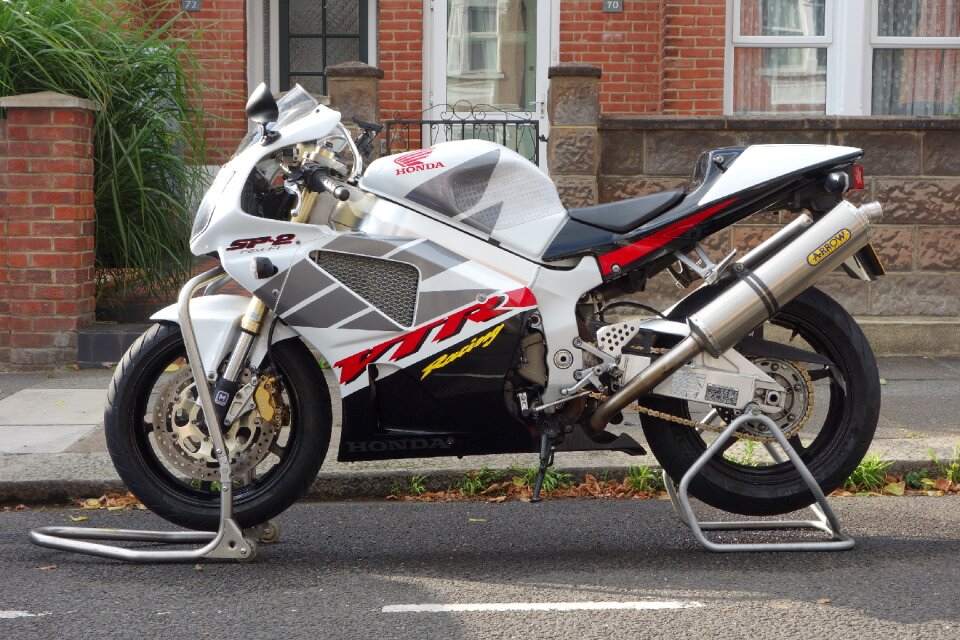Racing motorbike transportation