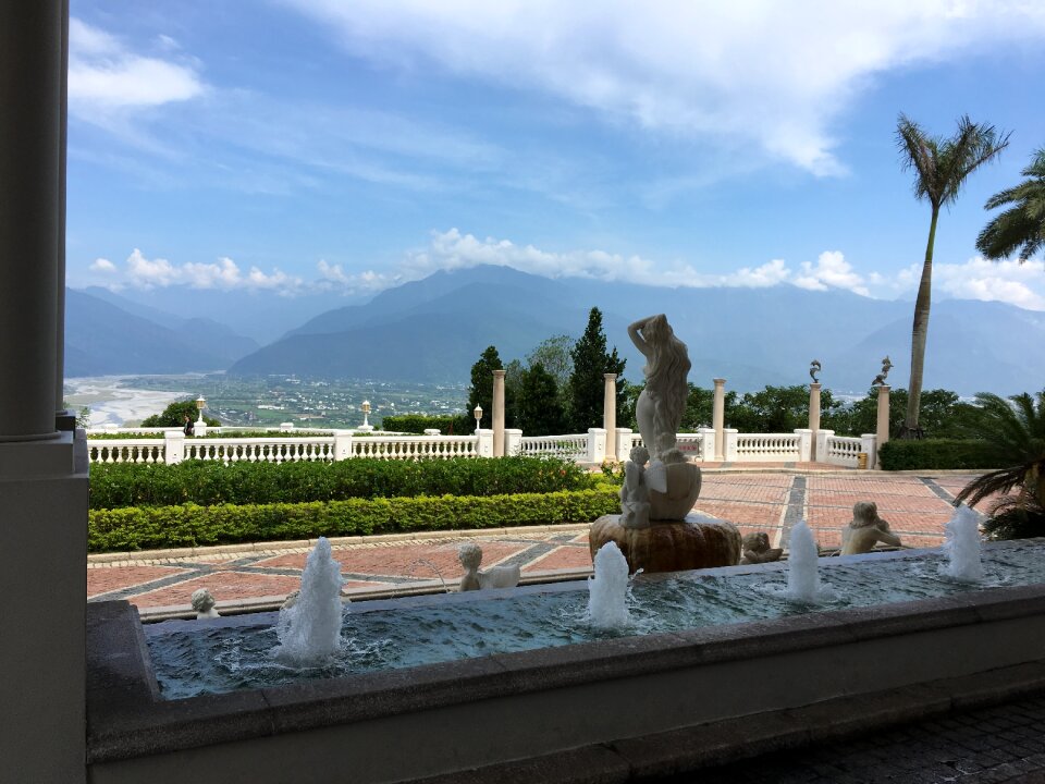 For joy landscape statue