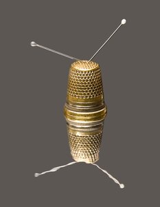 Stitches seamstress pin
