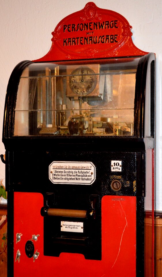 Old scales horizontal weigh