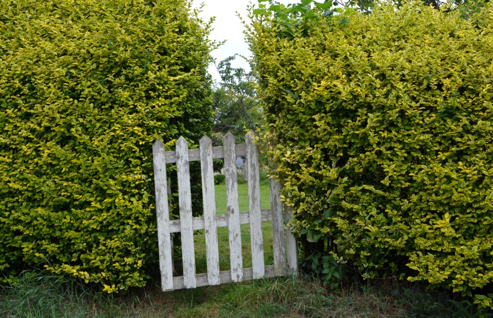Portal garden barrier