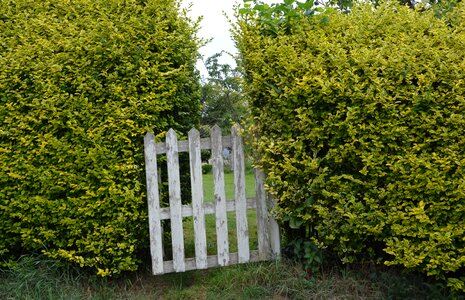 Portal garden barrier