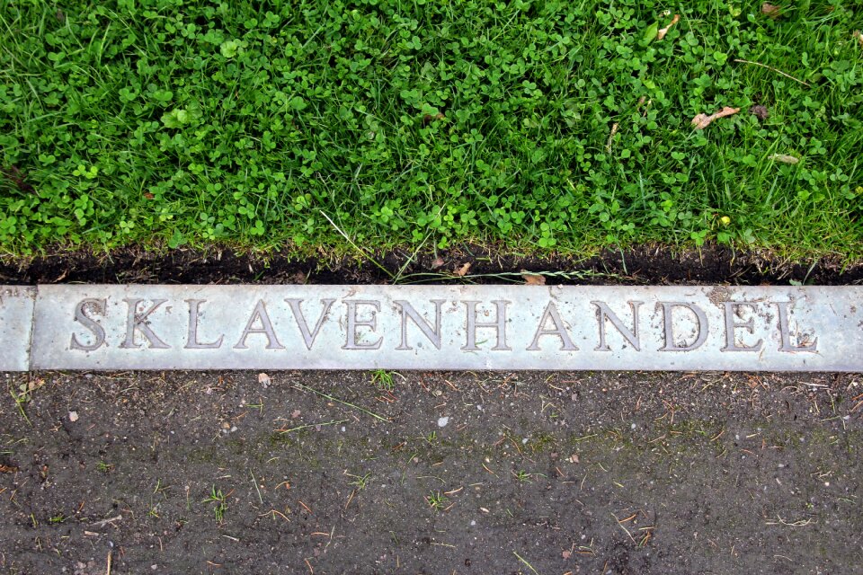 Meadow font engraving