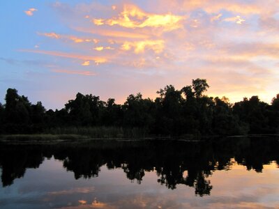 Mirroring water lake