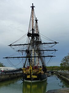 Boat frigate hermione old rigs photo