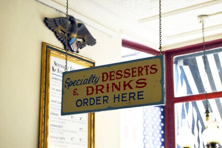 Shoppe sign dessert